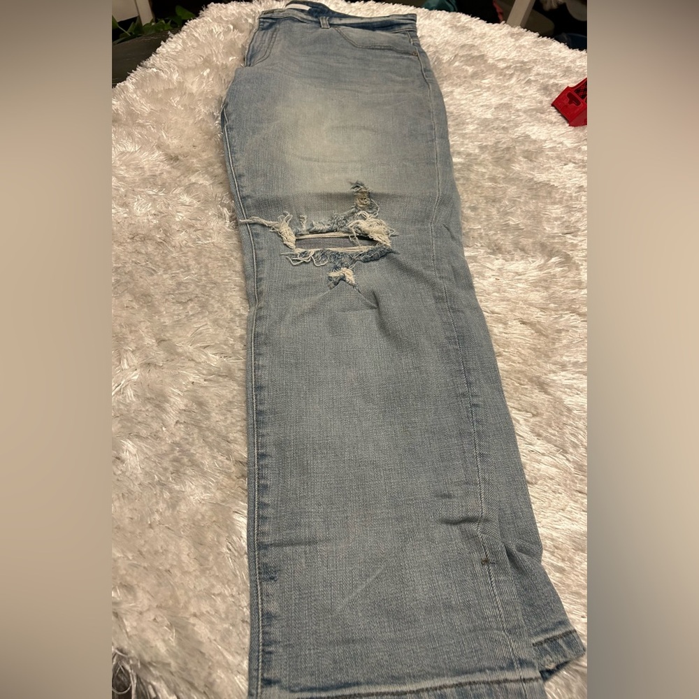 SUPER cute Kancan boyfriend type style jeans.  These are way super cute! Size 13